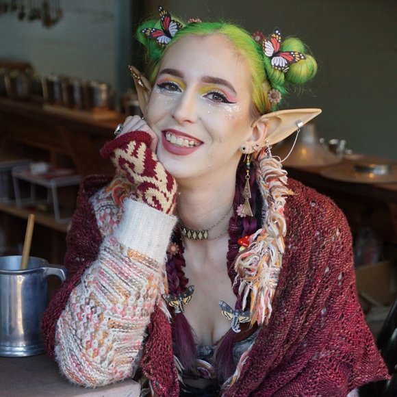 Meet your Posher, Emily - Picture 1 of 4